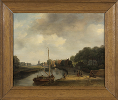 Gezicht op een stad aan het water by Willem Troost