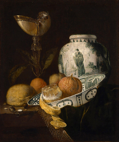 Stilleben mit Nautilusbecher und Ingwertopf by Juriaen van Streeck